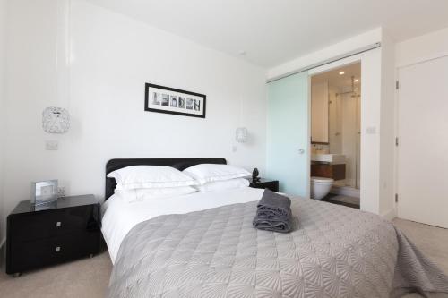 Galeriebild der Unterkunft Luxury 2-Bed Flat parking and close to the tube in London