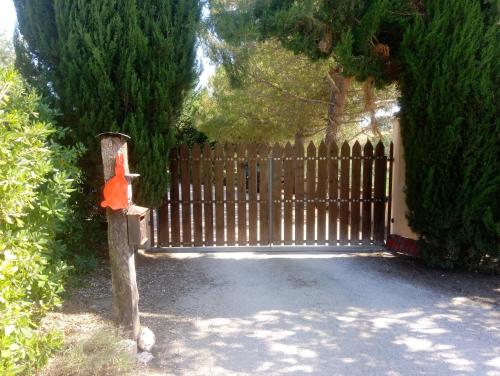 a wooden fence with an orange object on it at Casa LEPRICE in SantʼElpidio a Mare
