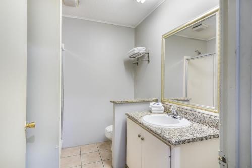 Kamar mandi di Americas Best Value Inn Arkadelphia