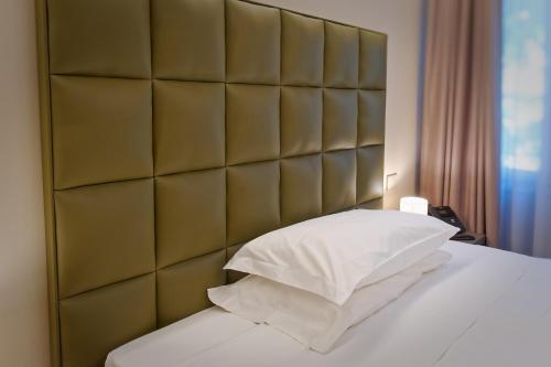 Кровать или кровати в номере Albergo Giuan Arma di Taggia