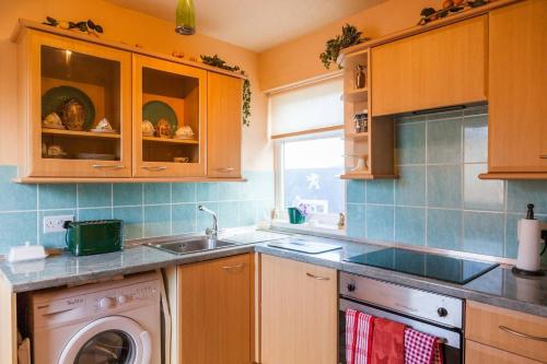 Kjøkken eller kjøkkenkrok på 1 Bed Guisborough Option of Twin Sofabed - Extra