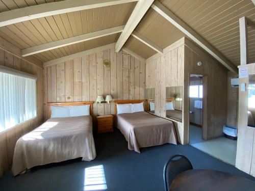 Ένα ή περισσότερα κρεβάτια σε δωμάτιο στο Bristlecone Motel