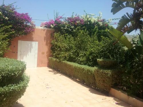 Taman di luar Charming Villa in Tou Ganaou with Private Pool