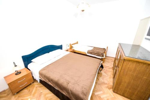Posteľ alebo postele v izbe v ubytovaní Cozy apartment in Kaštel Štafilić 27 m² with shared pool