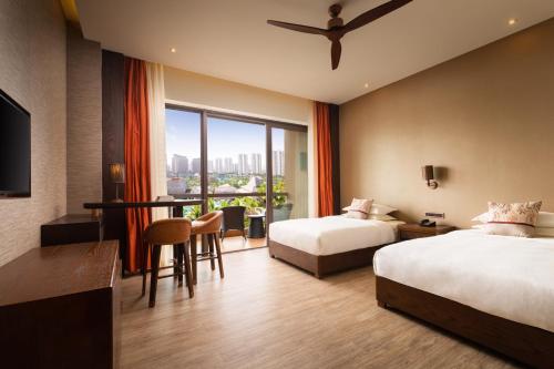 Postel nebo postele na pokoji v ubytování Mangrove Tree Resort World Sanya Bay- Queen Palm Towers