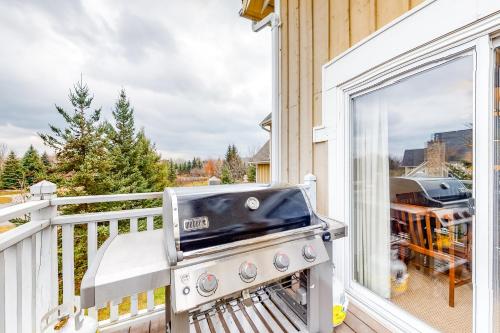 Condo 228 at Snowbridge – Photos 2