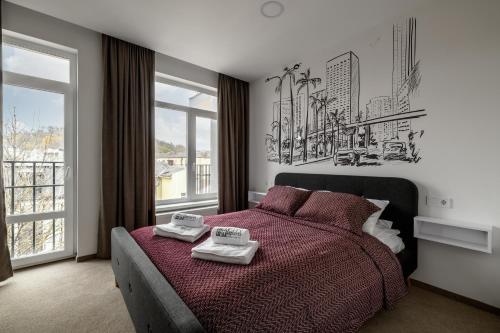 Un pat sau paturi într-o cameră la City Aparts Kulisha Str