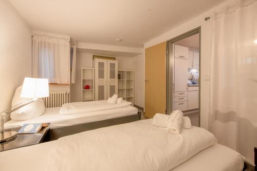 FeWo Schillerstraße tesisinde bir odada yatak veya yataklar