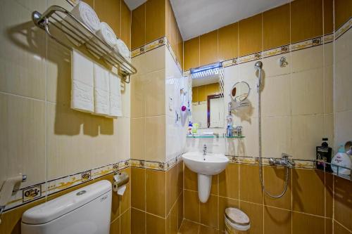 Phòng tắm tại A25 Hotel - 25 Trương Định
