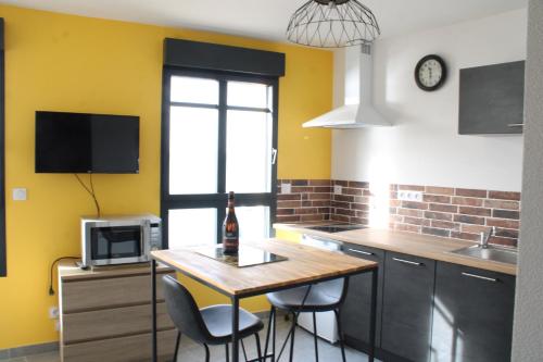 Kuchyň nebo kuchyňský kout v ubytování Appartement Devant la Mer