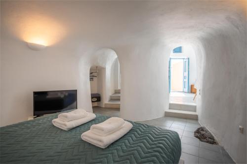 Cama ou camas em um quarto em Horizon Aeifos Suites