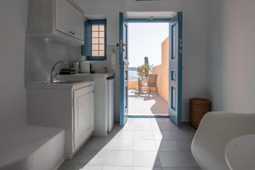 A cozinha ou cozinha compacta de Horizon Aeifos Suites
