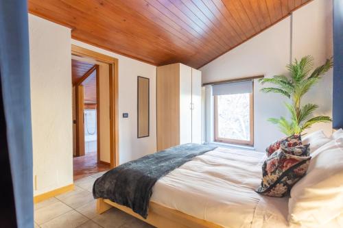 Katil atau katil-katil dalam bilik di Blue Attic - Historical Como City Center by Rent All Como