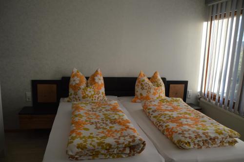  Bergpanorama Ruhla -  Chambre  photo :    Shower    Bath    TV                            