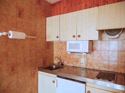  Kione Lake Placid -  Room  picture :   Tea/Coffee maker    Bath    Safety deposit box                           