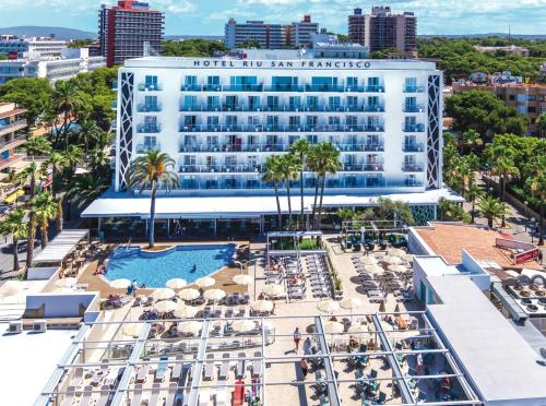 Бассейн в Hotel Riu San Francisco - Adults Only или поблизости