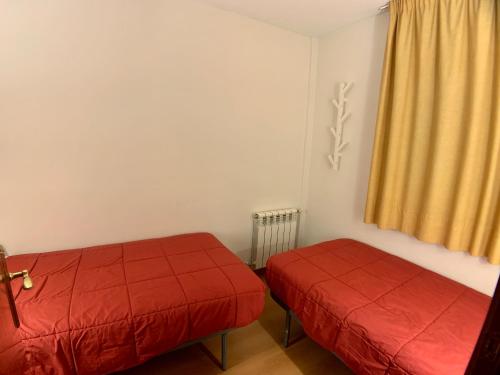 Katil atau katil-katil dalam bilik di Apartamentos Los Lagos