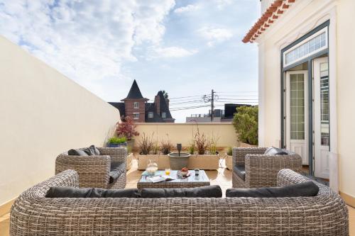 ALTIDO Beach Chic 3BR with BBQ and 2 Terraces in Estoril