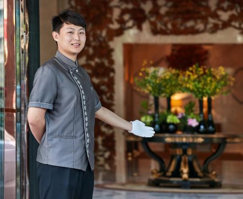 Členové personálu v ubytování InterContinental Dalian by IHG