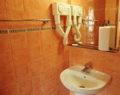  Kione Sapporo -  Room  picture :   Tea/Coffee maker    Shower    Bath                           