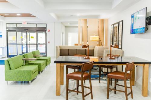 Imagem da galeria de Holiday Inn Express Hotel & Suites Greenville, an IHG Hotel em Greenville