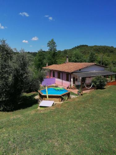 a house with a swimming pool in the yard at Agriturismo Campolungo in Sant'Ermo