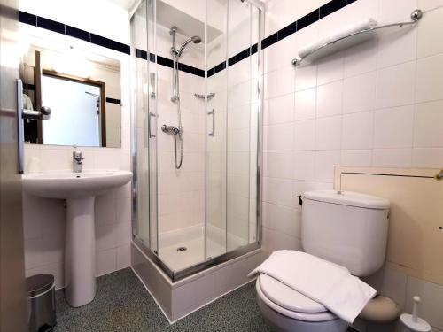 Ένα μπάνιο στο Hotel Les Bruyères