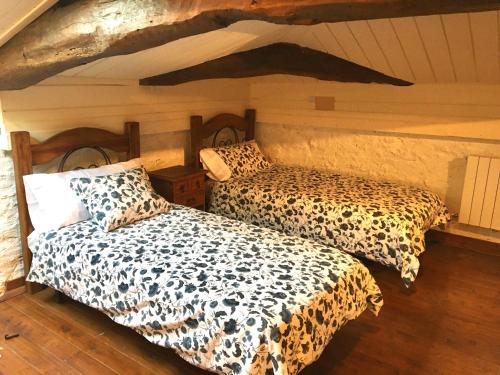 a bedroom with two beds in a room with a cheetah print at Hospedaje Albizabal HVI00405 in Amurrio