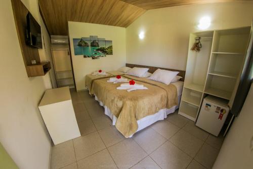 a bedroom with a large bed in a room at Pousada Flor de Noronha in Fernando de Noronha