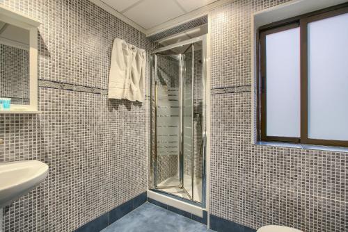 a bathroom with a shower and a sink at HS Castilla Fuenlabrada in Fuenlabrada