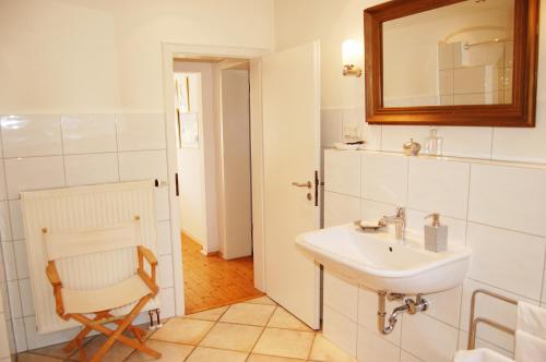 Bathroom sa Haus Rothenstein, ruhige FeWo, ca. 10 min. zu Messe und Flughafen