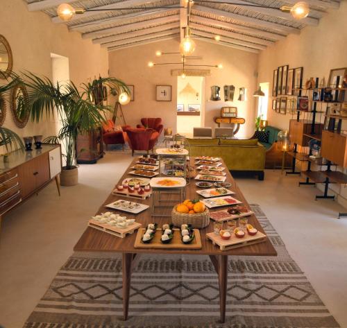 Mâncare la sau în apropiere de acest complex