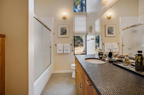 a bathroom with a sink and a toilet at Eurella in Annapolis