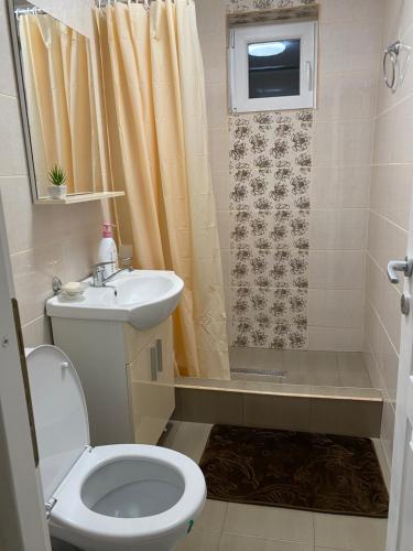 Ένα μπάνιο στο 8 RESIDENCE APARTAMENT