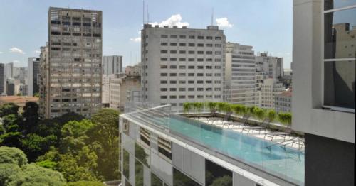 Вид на бассейн в Studio 200 Downtown São Paulo или окрестностях