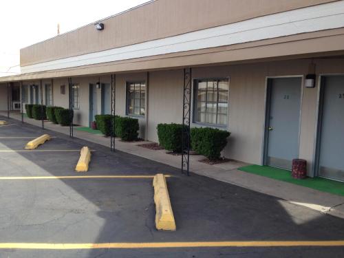 an empty parking lot in front of a building at Mayo Inn in Roswell