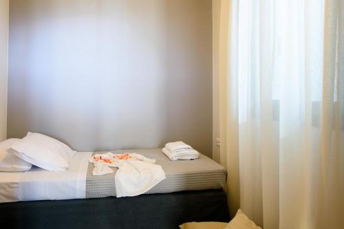 Ένα ή περισσότερα κρεβάτια σε δωμάτιο στο Elounda Colour Apartments