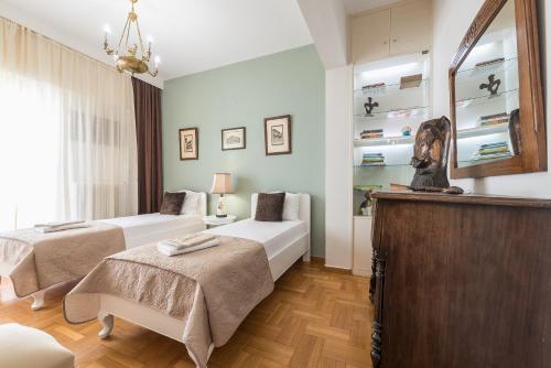 Sophisticated Family House With Acropolis View