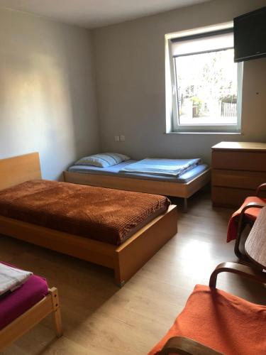 Posteľ alebo postele v izbe v ubytovaní Tanie Pokoje Blisko Lotniska