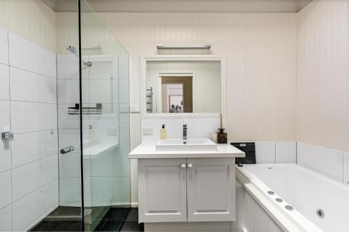 Et badeværelse på Royadie Retreat Blairgowrie
