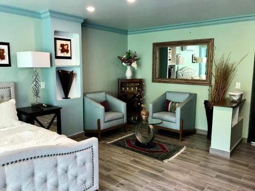 Χώρος καθιστικού στο Puerto Vallarta South Shore Luxury Suites,