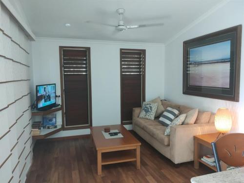 TV a/nebo společenská místnost v ubytování Cassawong Cottages