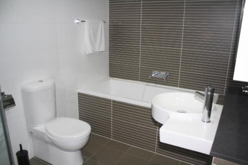 Et bad på North Sydney Wyndel Apartments-MIL1005