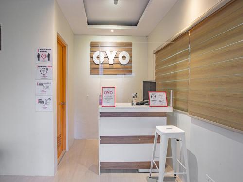 a office with a desk and a stool in a room at OYO 605 The Quarters in Manila