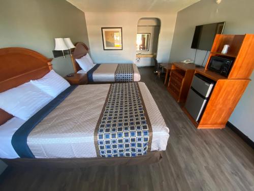Katil atau katil-katil dalam bilik di Americas Best Value Inn - Gainesville