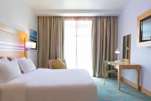 Postel nebo postele na pokoji v ubytování Radisson Blu Hotel, Muscat