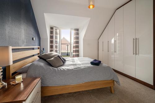 a bedroom with a bed and a large window at Modern Townhouse - Sleeps up to 6 in Maidenhead