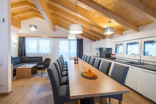 Zona de estar de Chalet Dorf Wagrain Alpenleben by AlpenTravel