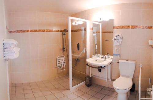 Koupelna v ubytování Hotel Alicia Auray Le Bono