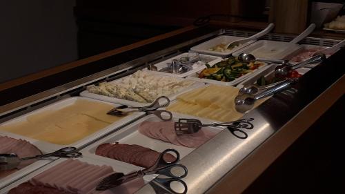 Makanan di atau berdekatan hotel